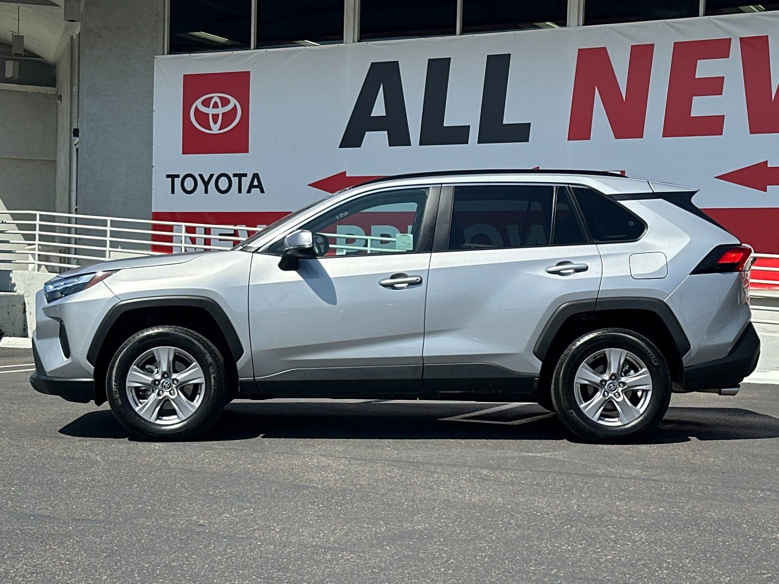 Used 2025 Toyota RAV4 XLE w/ Convenience Package AWD/4WD image 2