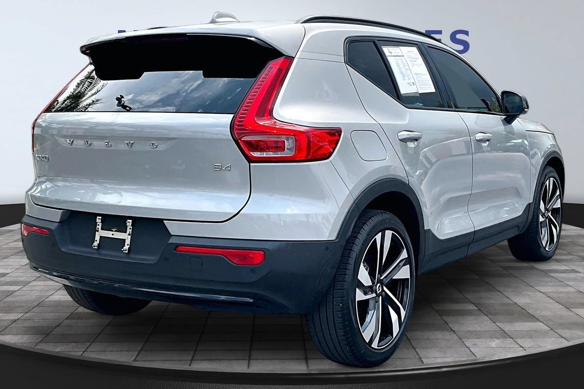 Used 2023 Volvo XC40 B4 Ultimate w/ Protection Package Premier FWD image 6