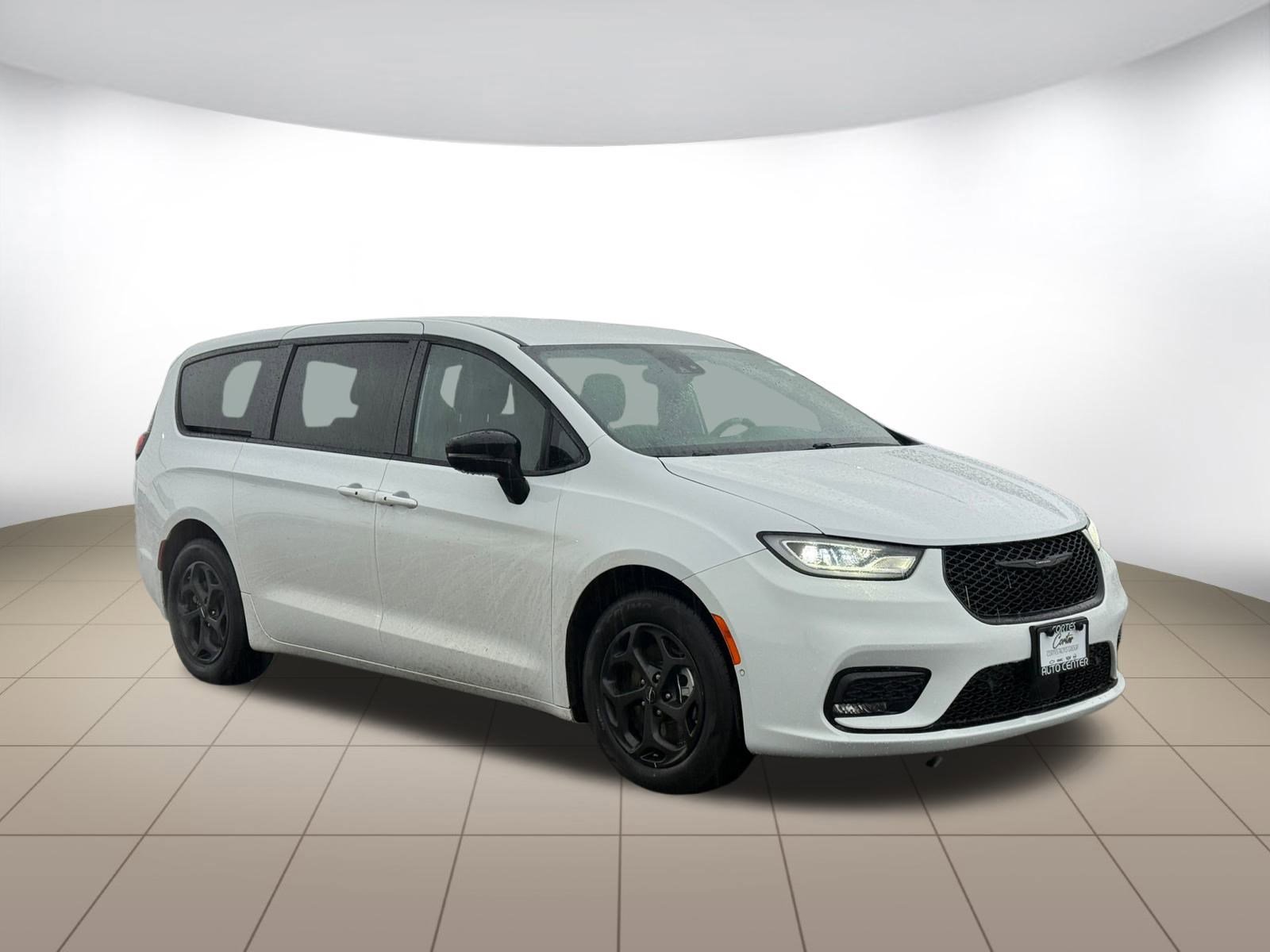 Used 2024 Chrysler Pacifica Limited FWD image 1