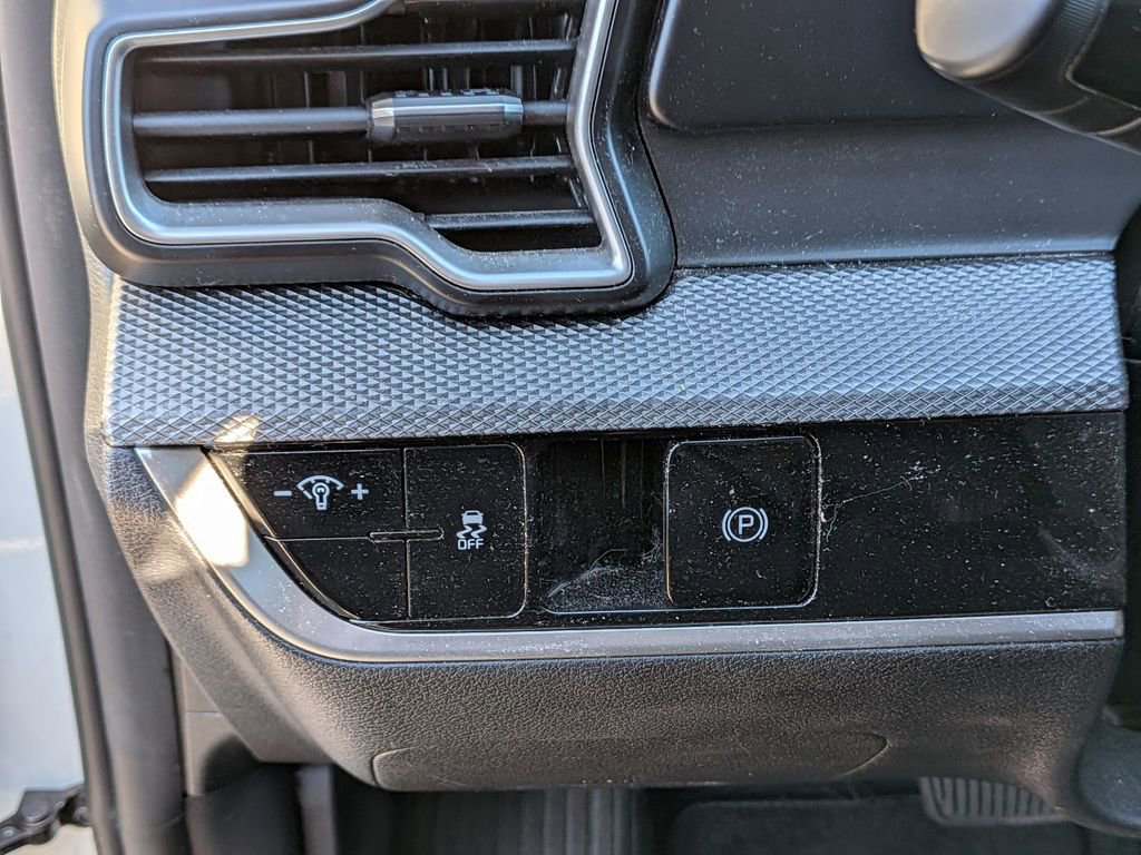 Used 2023 Kia Sportage LX image 17