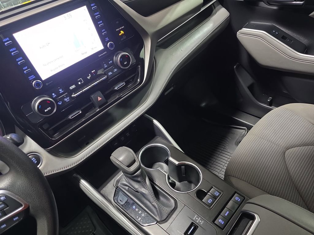 Used 2021 Toyota Highlander L image 25