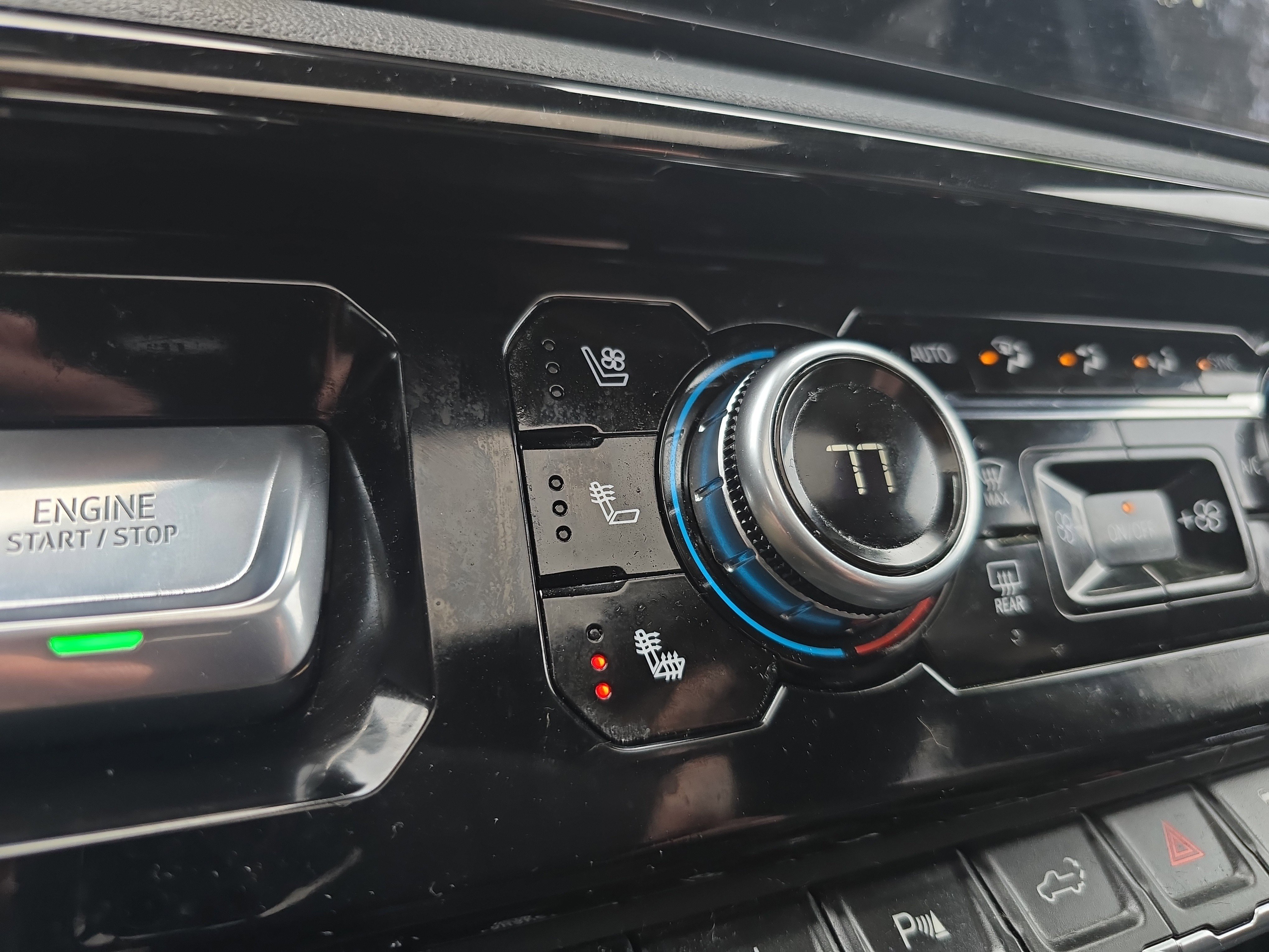 Used 2025 GMC Sierra 2500 AT4 w/ AT4 Premium Plus Package image 30