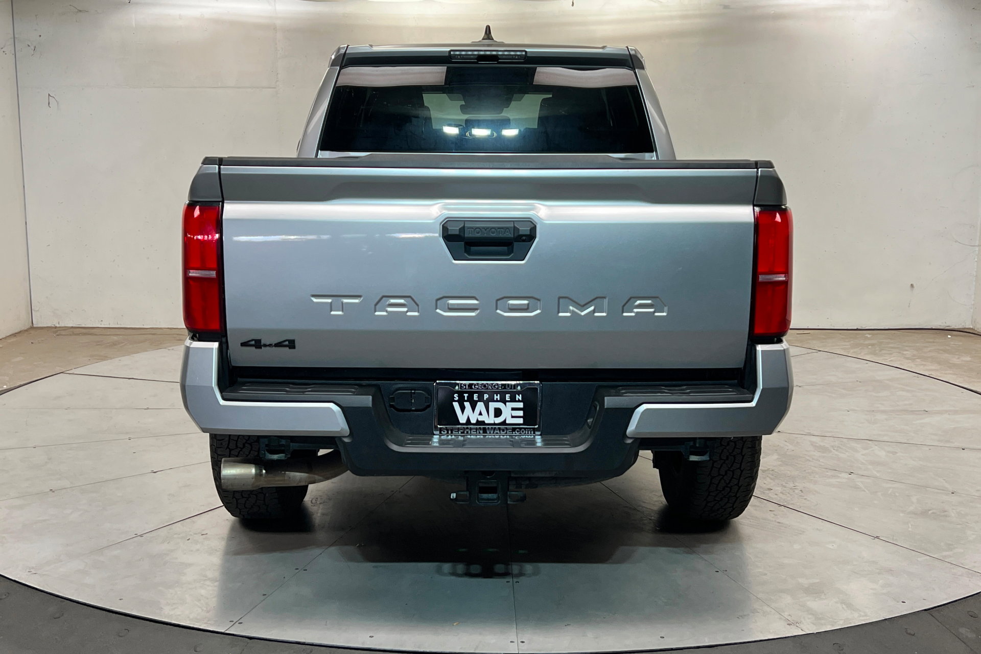 Used 2024 Toyota Tacoma TRD Off-Road AWD/4WD image 5