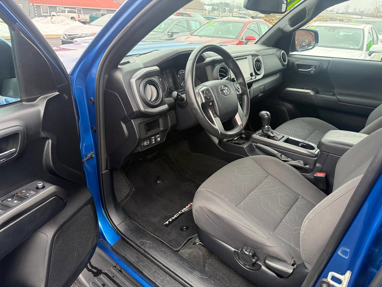 Used 2017 Toyota Tacoma TRD Sport w/ Tow Package (A/T) image 7