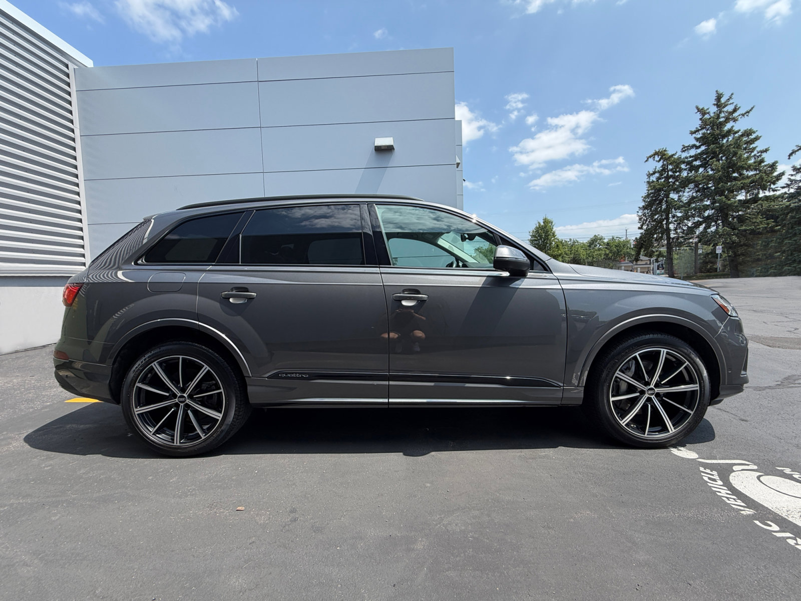 Used 2023 Audi Q7 3.0T Premium Plus w/ Premium Plus Package AWD/4WD image 9