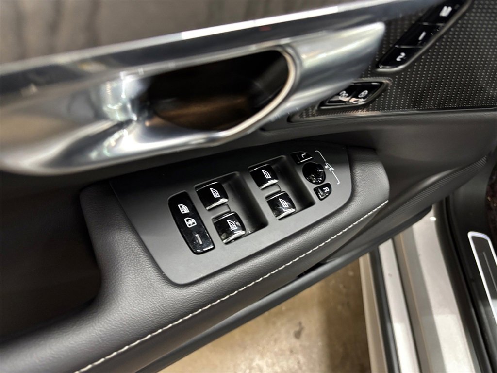 Certified 2024 Volvo S90 T8 Ultimate image 13