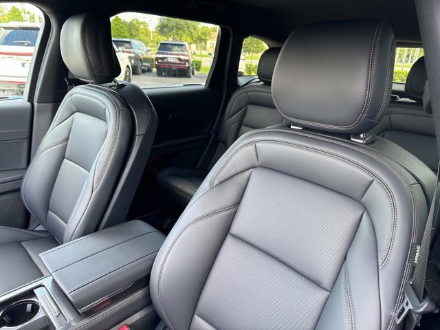 New 2025 Lincoln Nautilus Premier w/ Jet Appearance Package image 13