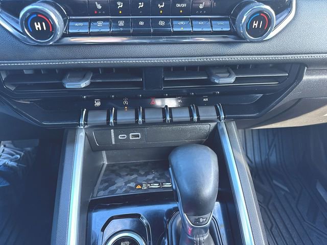 Used 2023 Chevrolet Colorado LT w/ LT Convenience Package II image 18