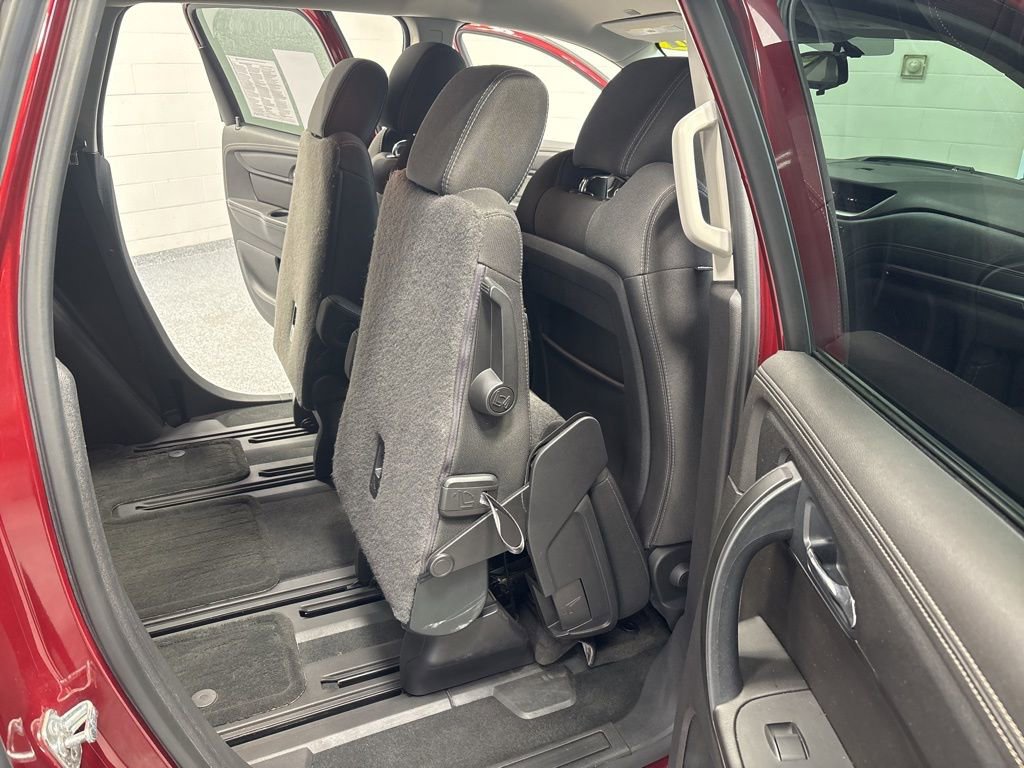 Used 2016 Chevrolet Traverse LT w/ Style and Technology Package image 34