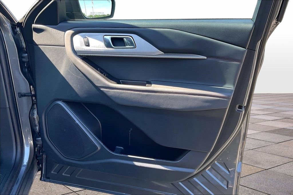 Certified 2025 Ford Explorer Active RWD image 23