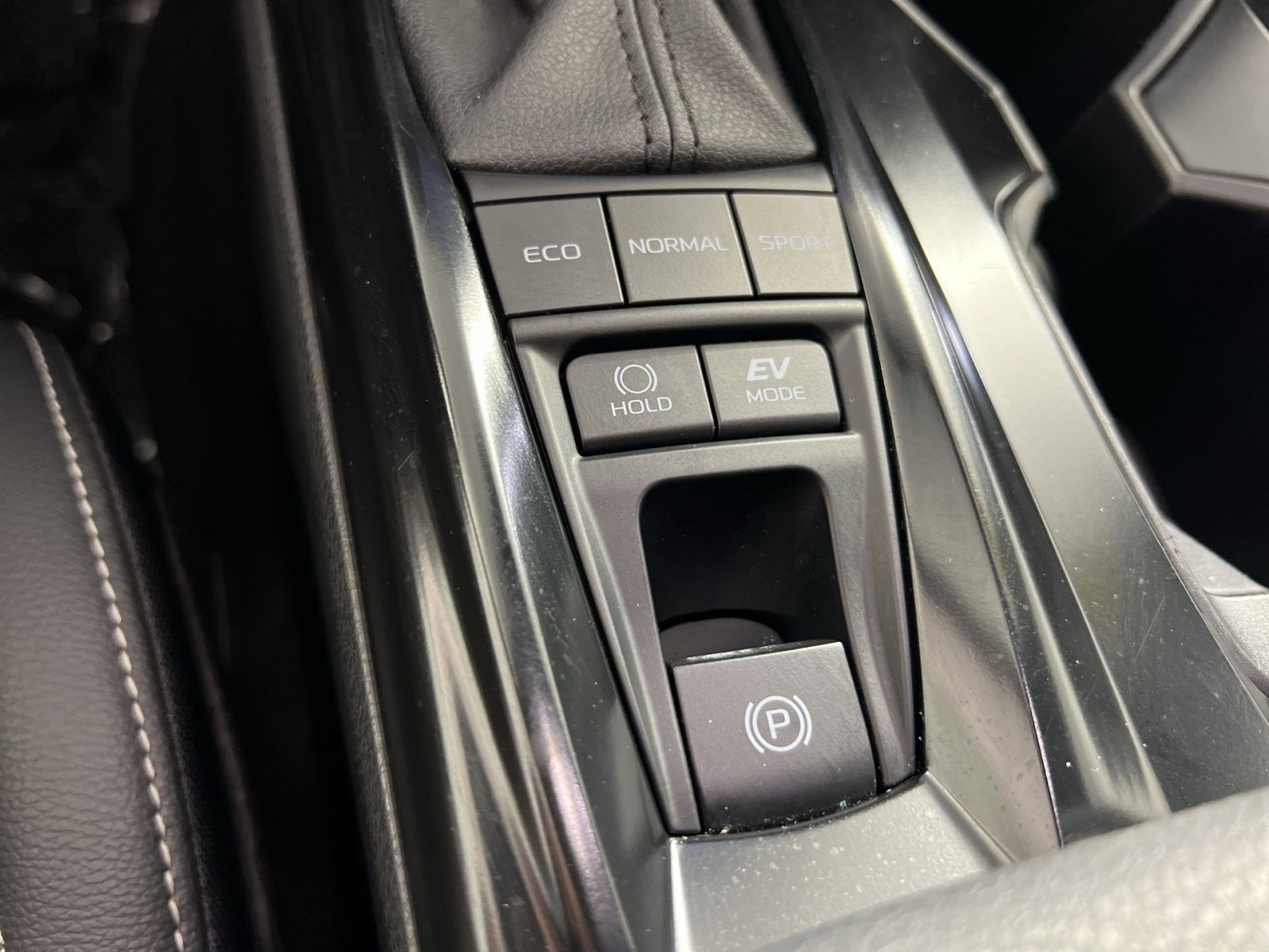 Used 2025 Toyota Camry SE image 32