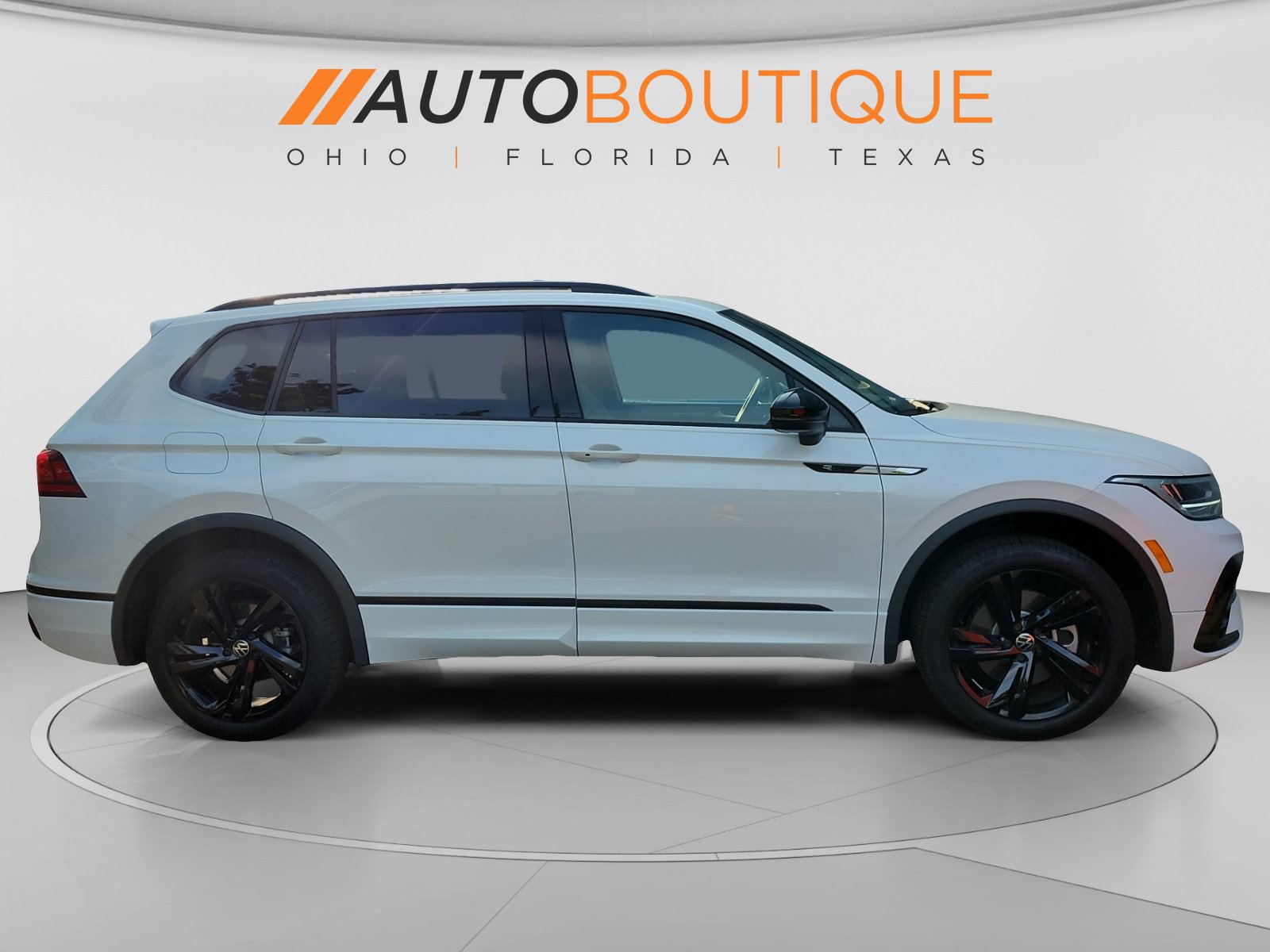 Used 2024 Volkswagen Tiguan SE R-Line w/ MDO Package, Two-Row AWD/4WD image 6