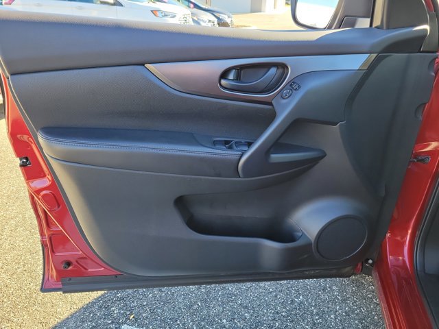 Used 2021 Nissan Rogue Sport S image 15