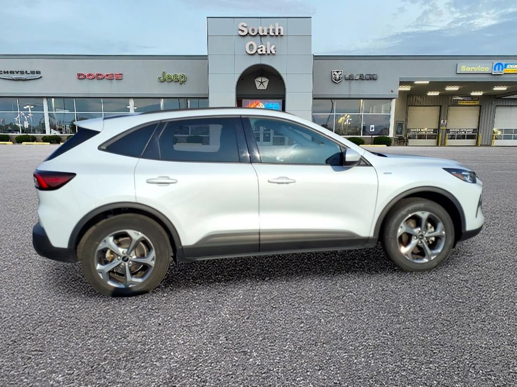 Used 2025 Ford Escape ST-Line Select AWD/4WD image 2