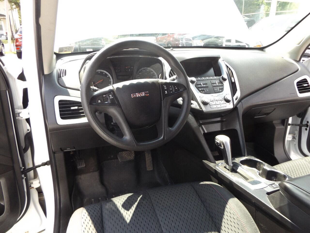 Used 2015 GMC Terrain SLE image 16