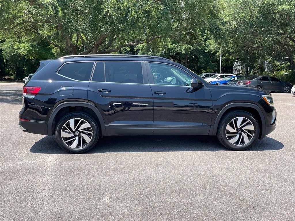 Used 2024 Volkswagen Atlas SE FWD image 2
