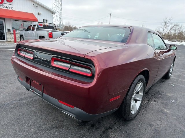 Used 2017 Dodge Challenger SXT image 7