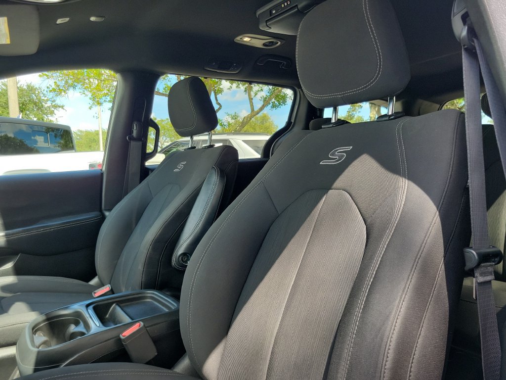 Used 2018 Chrysler Pacifica Touring Plus w/ S Appearance Package FWD image 21
