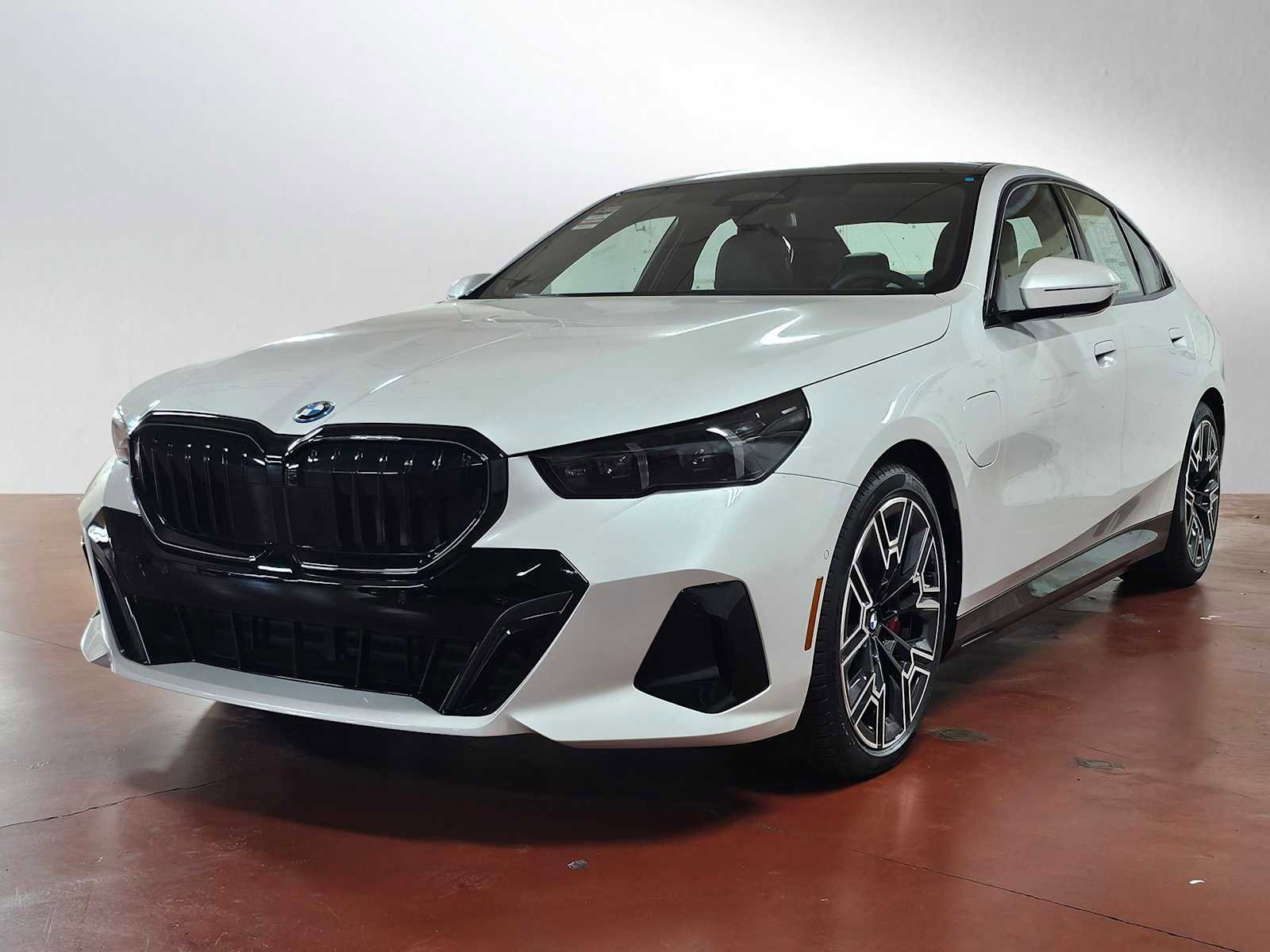 New 2026 BMW 550e xDrive w/ Executive Package image 7