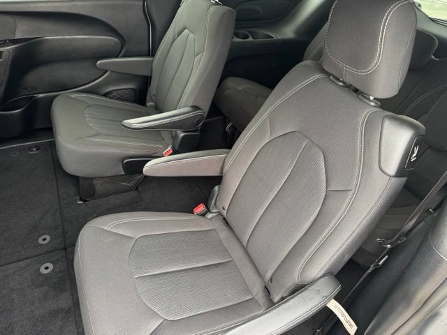 Used 2019 Chrysler Pacifica Touring Plus w/ S Appearance Package FWD image 8