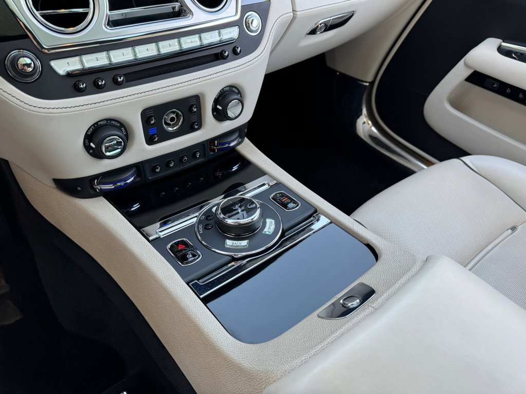 Used 2016 Rolls-Royce Wraith image 19