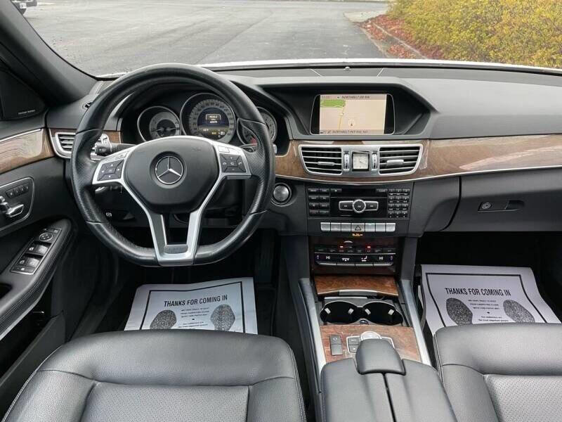 Used 2014 Mercedes-Benz E 350 4MATIC Sedan image 3