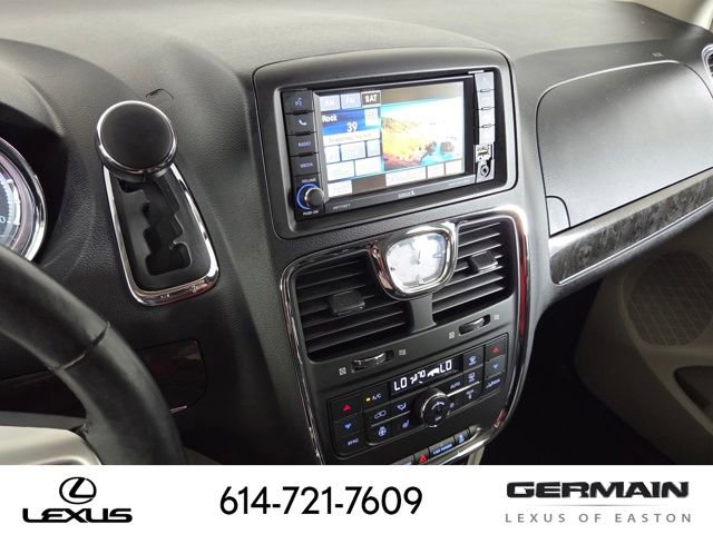 Used 2016 Chrysler Town & Country Touring w/ Driver Convenience Group FWD image 27