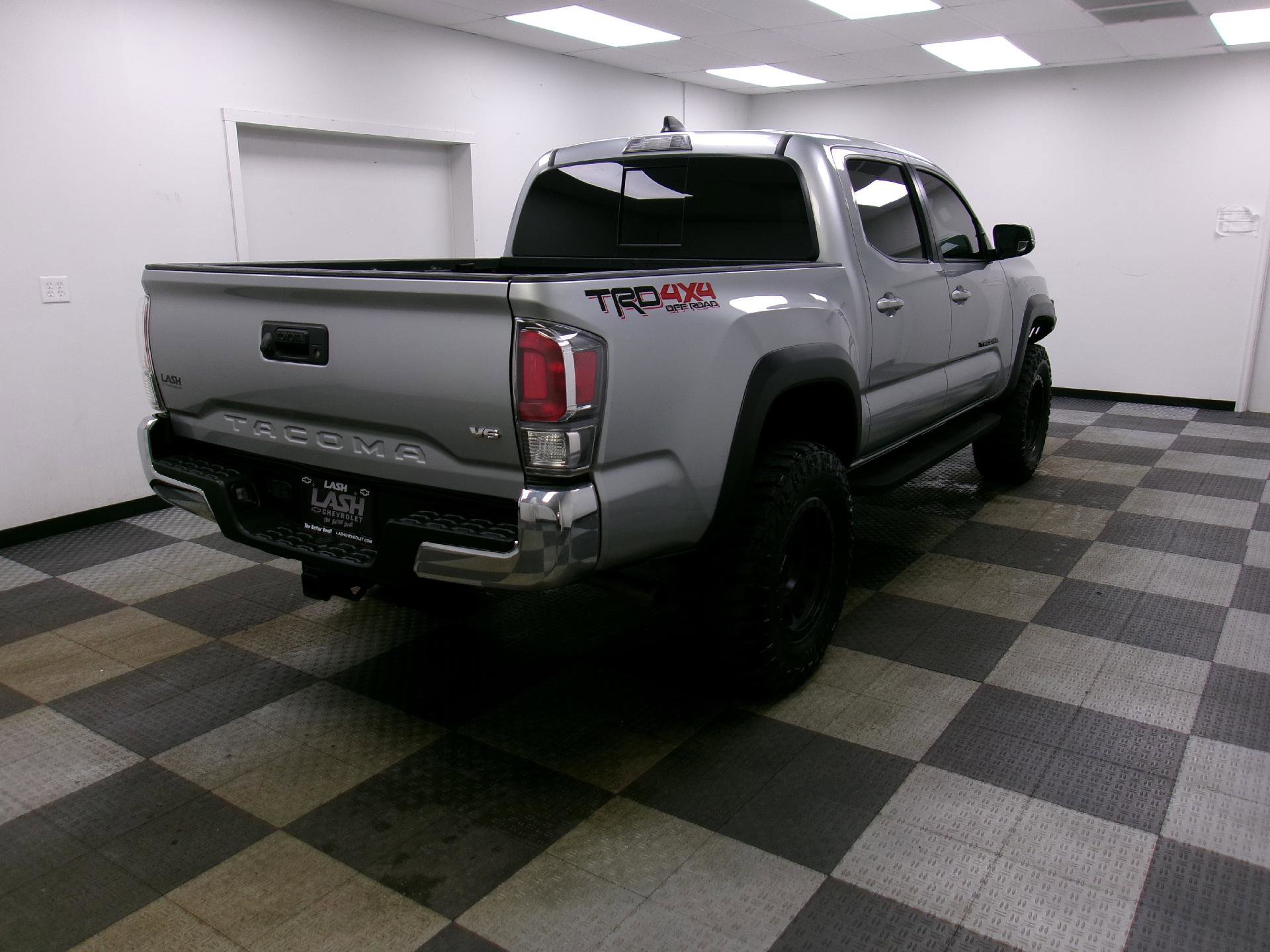 Used 2022 Toyota Tacoma TRD Off-Road AWD/4WD image 13