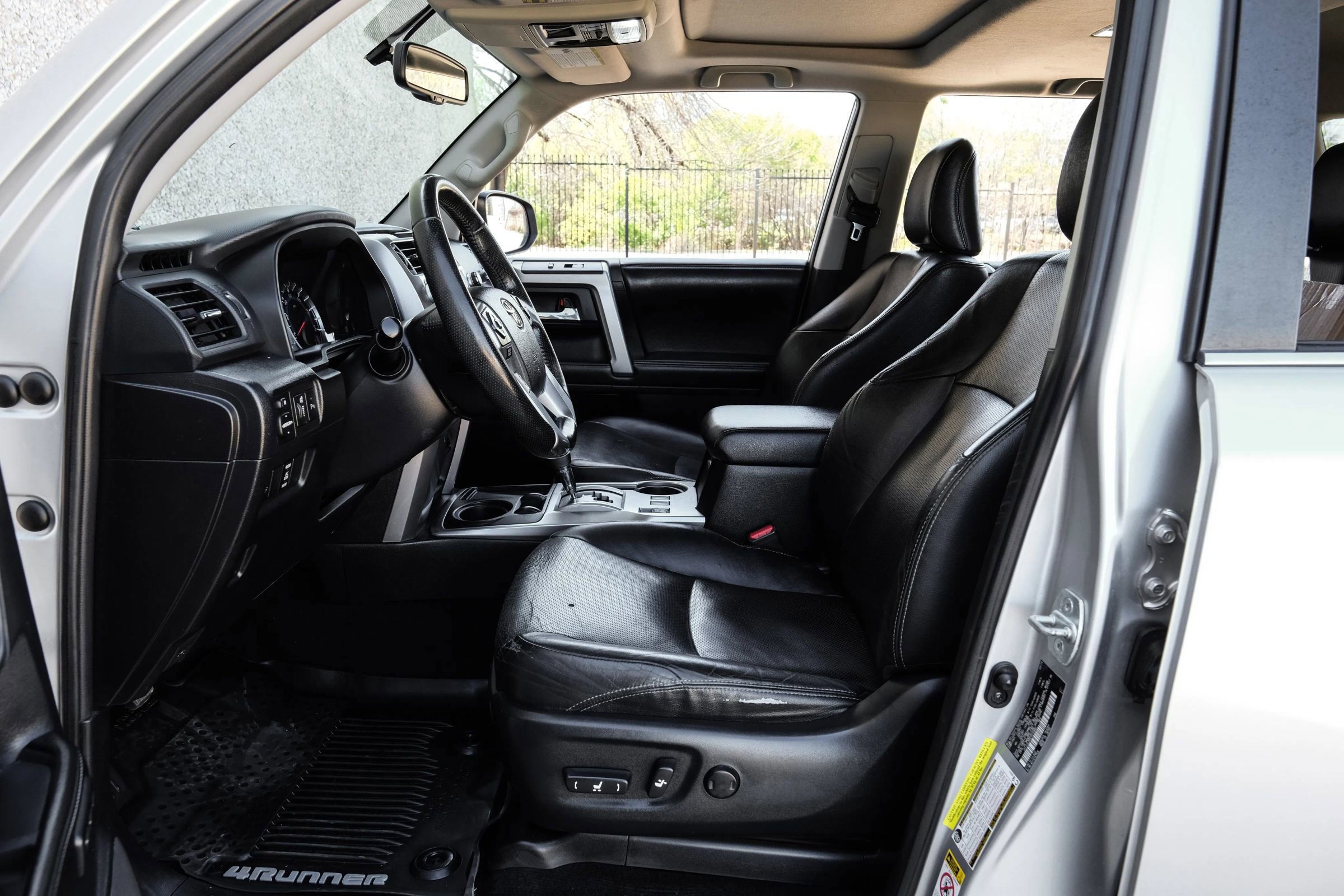 Used 2014 Toyota 4Runner Limited image 4