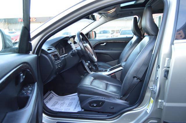 Used 2016 Volvo XC70 T5 Premier w/ Proximity Package FWD image 11