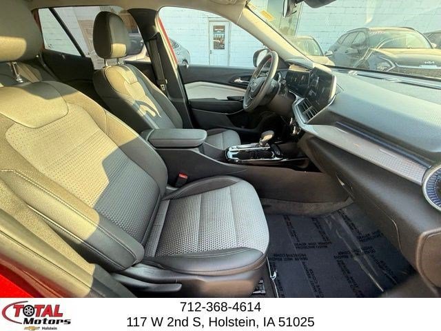 Used 2024 Chevrolet Trax LT FWD image 13