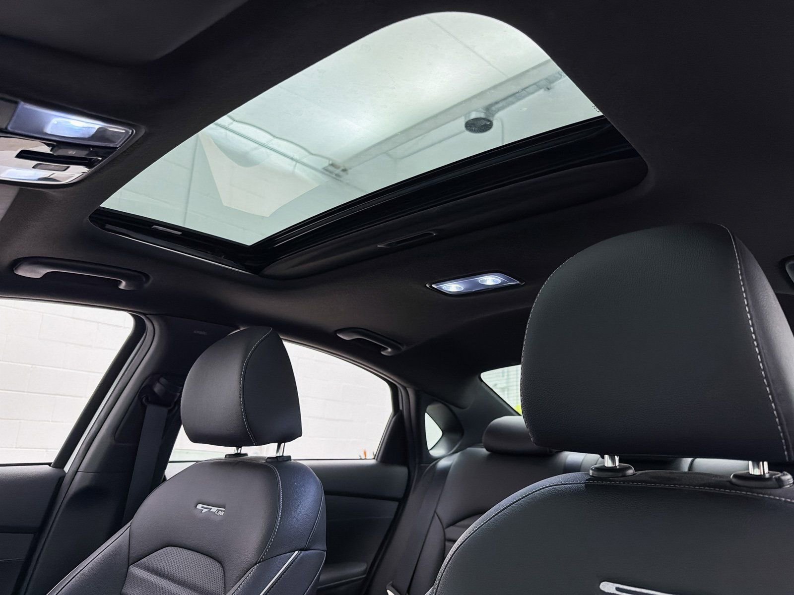 Used 2023 Kia Forte GT-Line w/ GT-Line Premium Package image 3