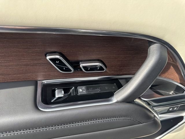 Used 2023 Land Rover Range Rover Long Wheelbase SE image 19