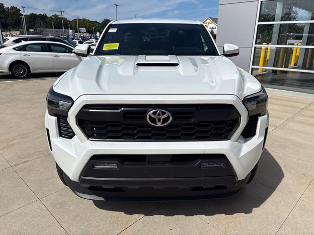 Used 2025 Toyota Tacoma TRD Sport AWD/4WD image 2