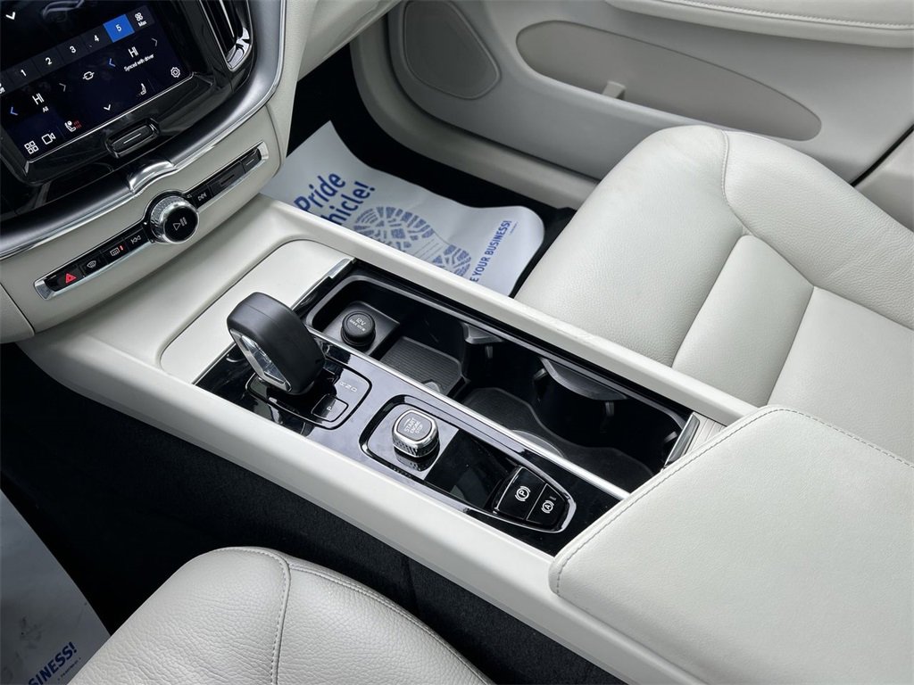 Certified 2023 Volvo XC60 B5 Core w/ Climate Package image 22
