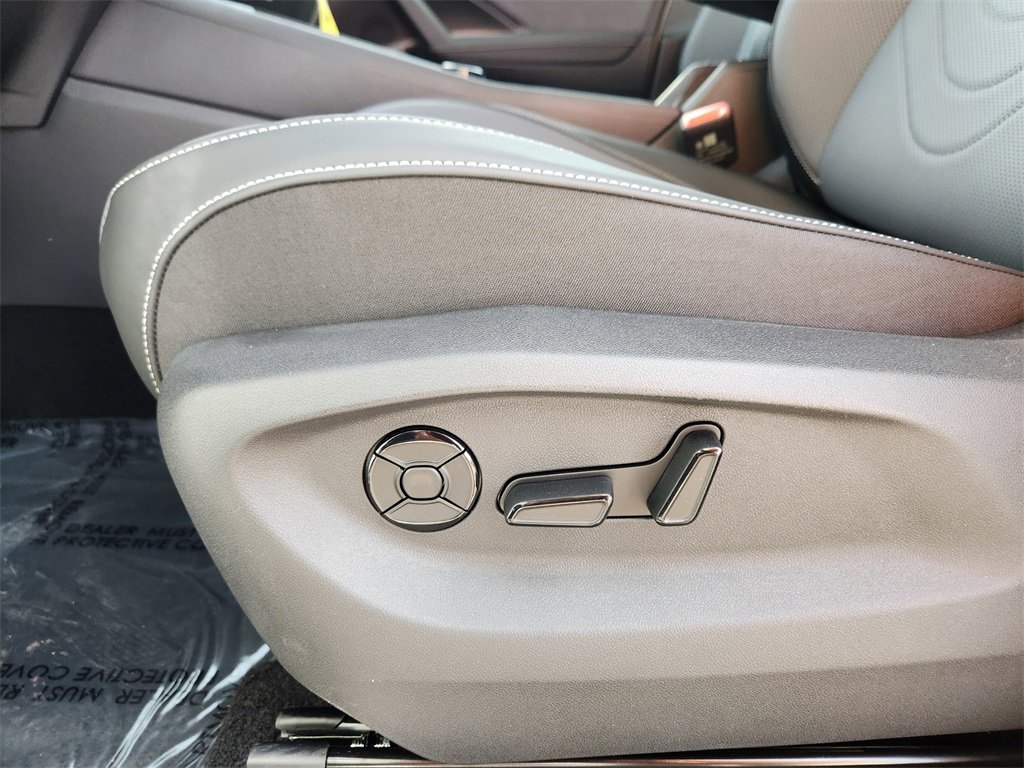 New 2026 Volkswagen Tiguan SE image 8