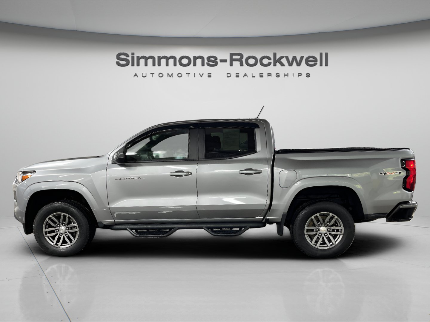 Used 2023 Chevrolet Colorado LT w/ LT Convenience Package II AWD/4WD image 2