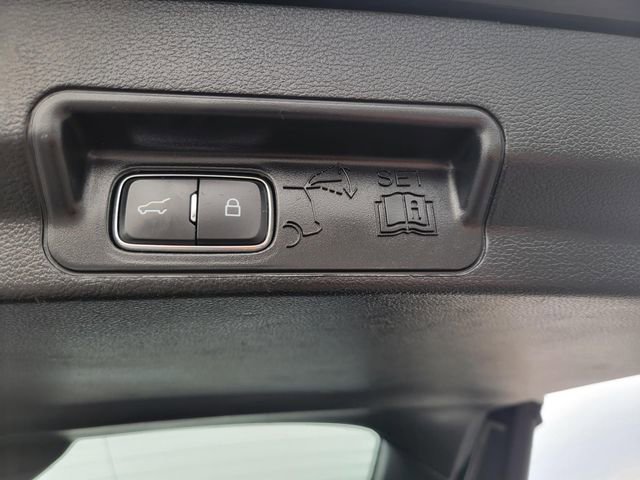 Used 2022 Ford Explorer XLT w/ Equipment Group 202A image 13