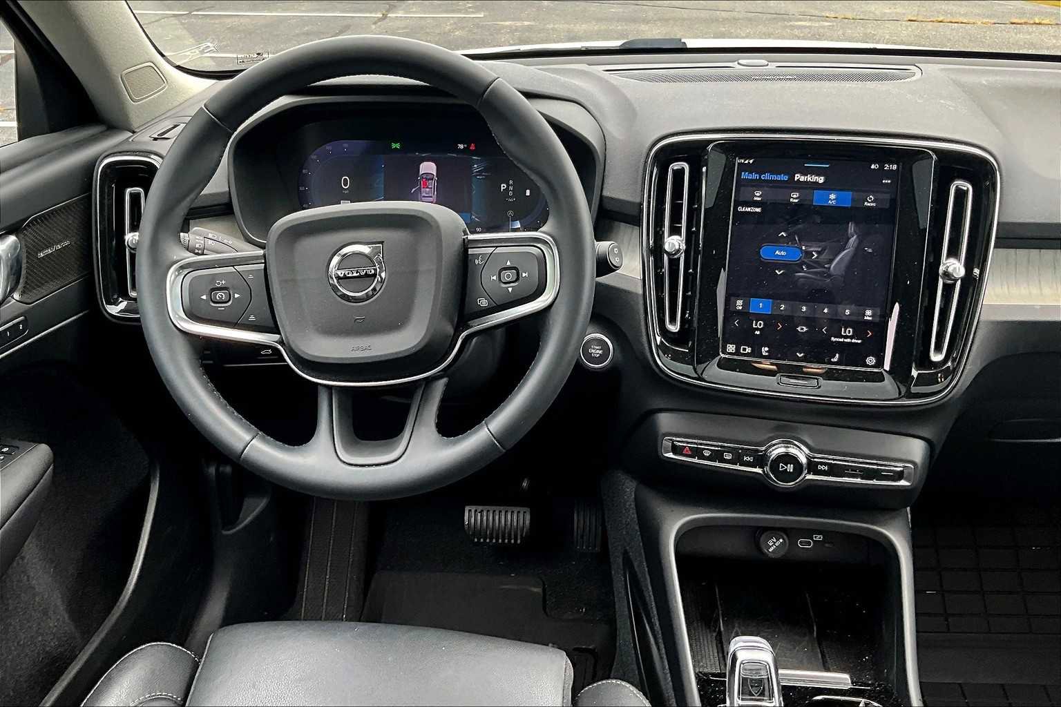 Used 2025 Volvo XC40 B5 Plus w/ Protection Package Premier image 5