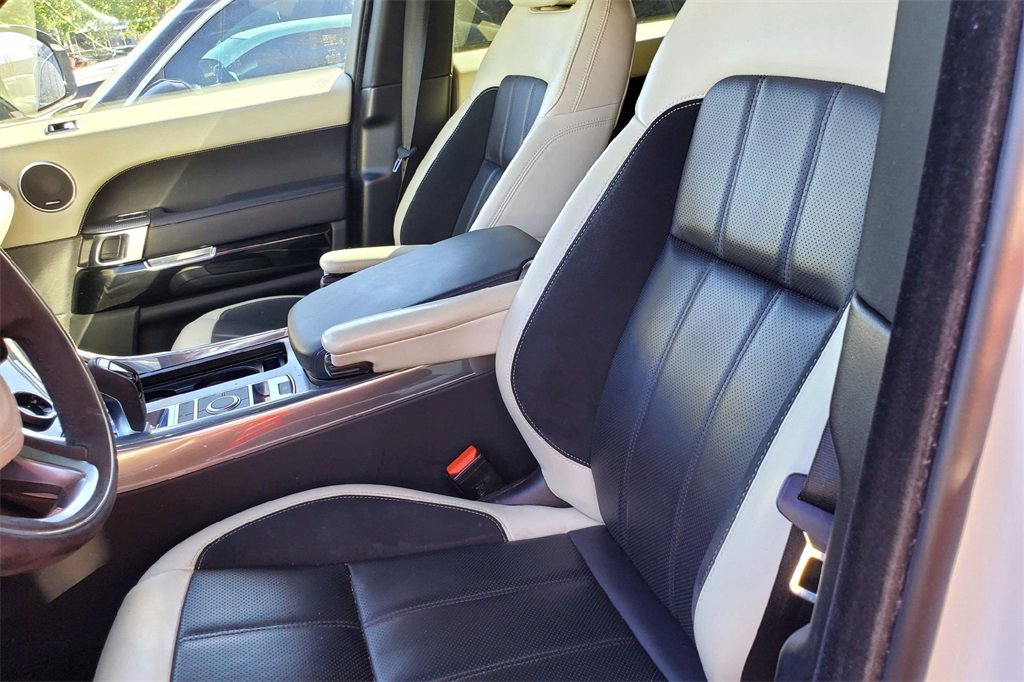 Used 2022 Land Rover Range Rover Sport HST image 11