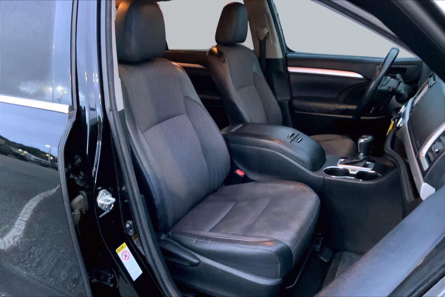 Used 2014 Toyota Highlander Plus FWD image 9