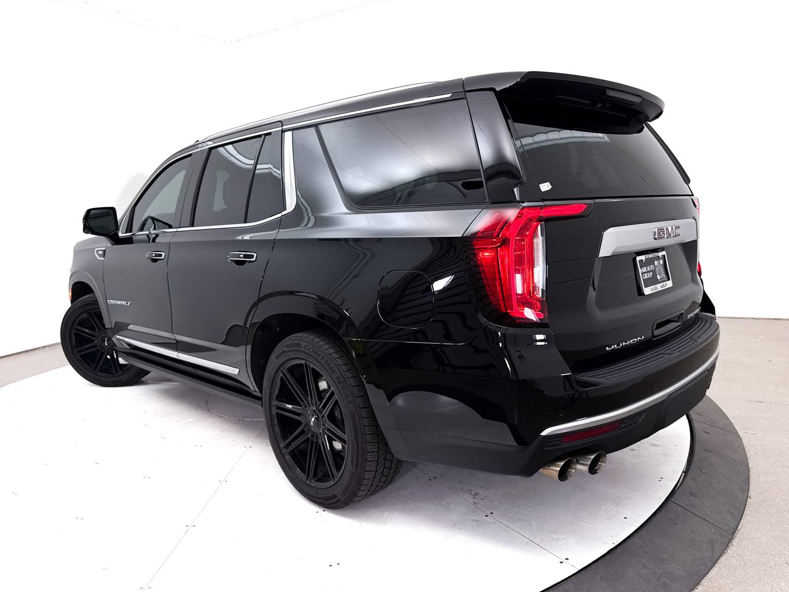 Used 2021 GMC Yukon Denali w/ Denali Ultimate Package AWD/4WD image 2