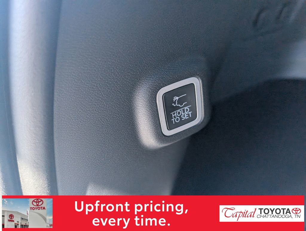 Used 2026 Jeep Cherokee Overland w/ Trailer Tow Group AWD/4WD image 11