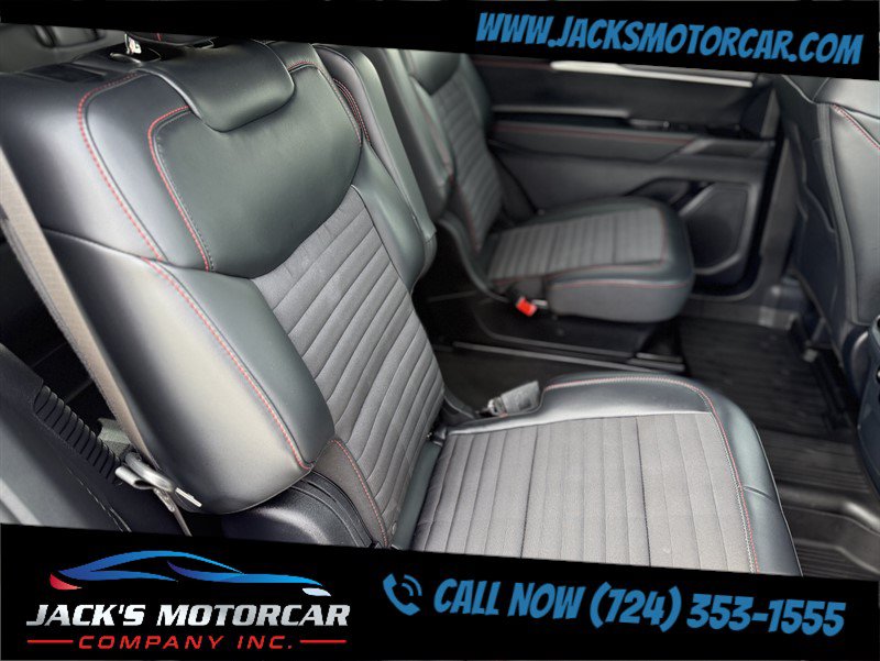 Used 2025 Ford Explorer ST-Line w/ ST-Line Street Pack AWD/4WD image 34