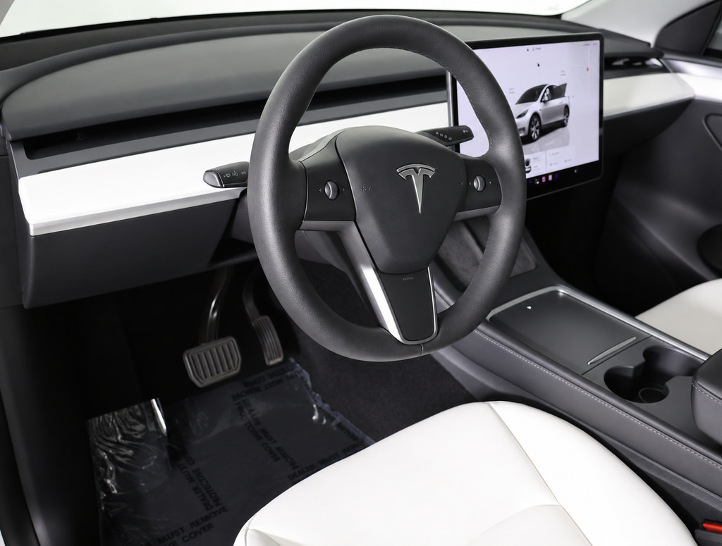 Used 2023 Tesla Model Y Long Range AWD/4WD image 25