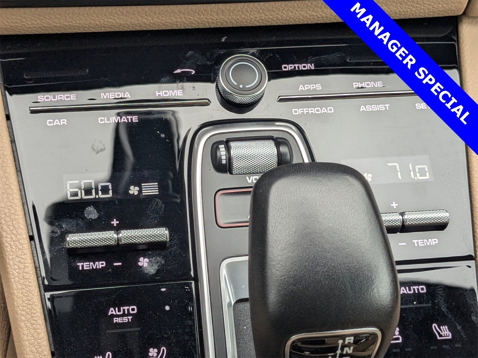 Used 2023 Porsche Cayenne Platinum Edition image 25