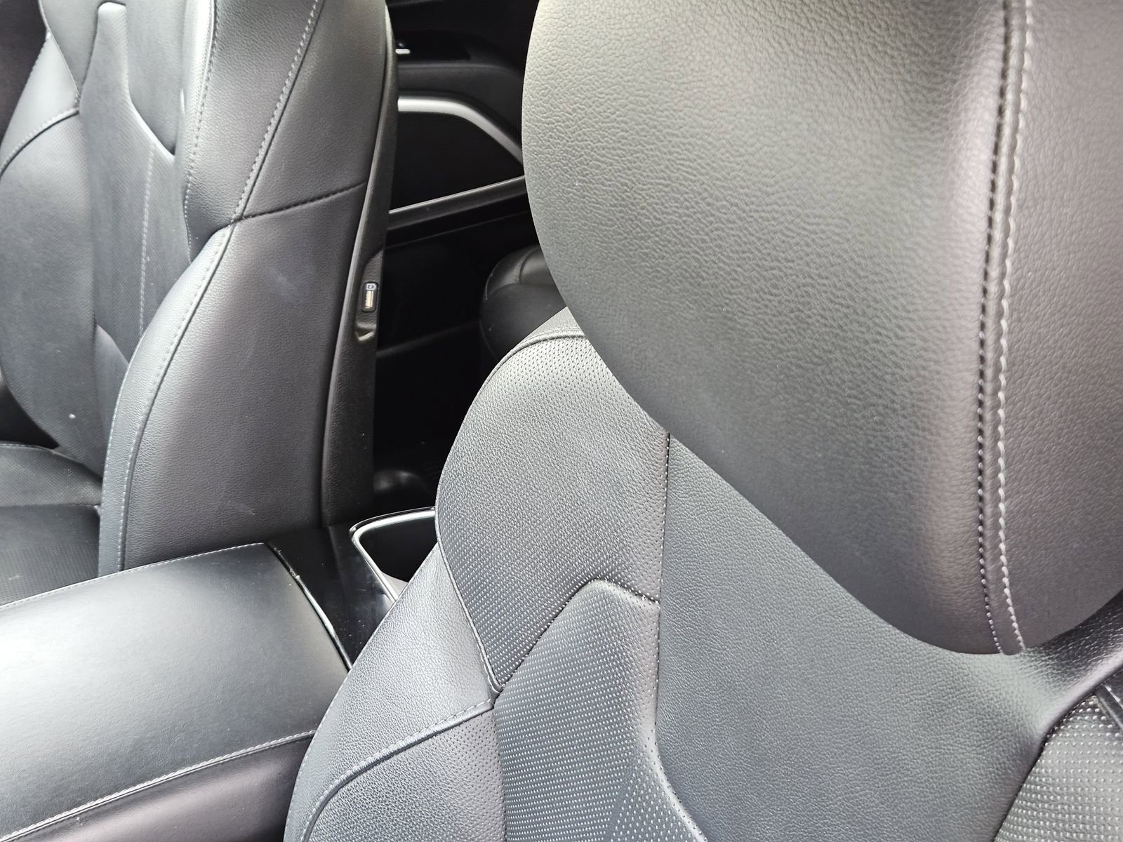 Used 2020 Kia Telluride EX image 31