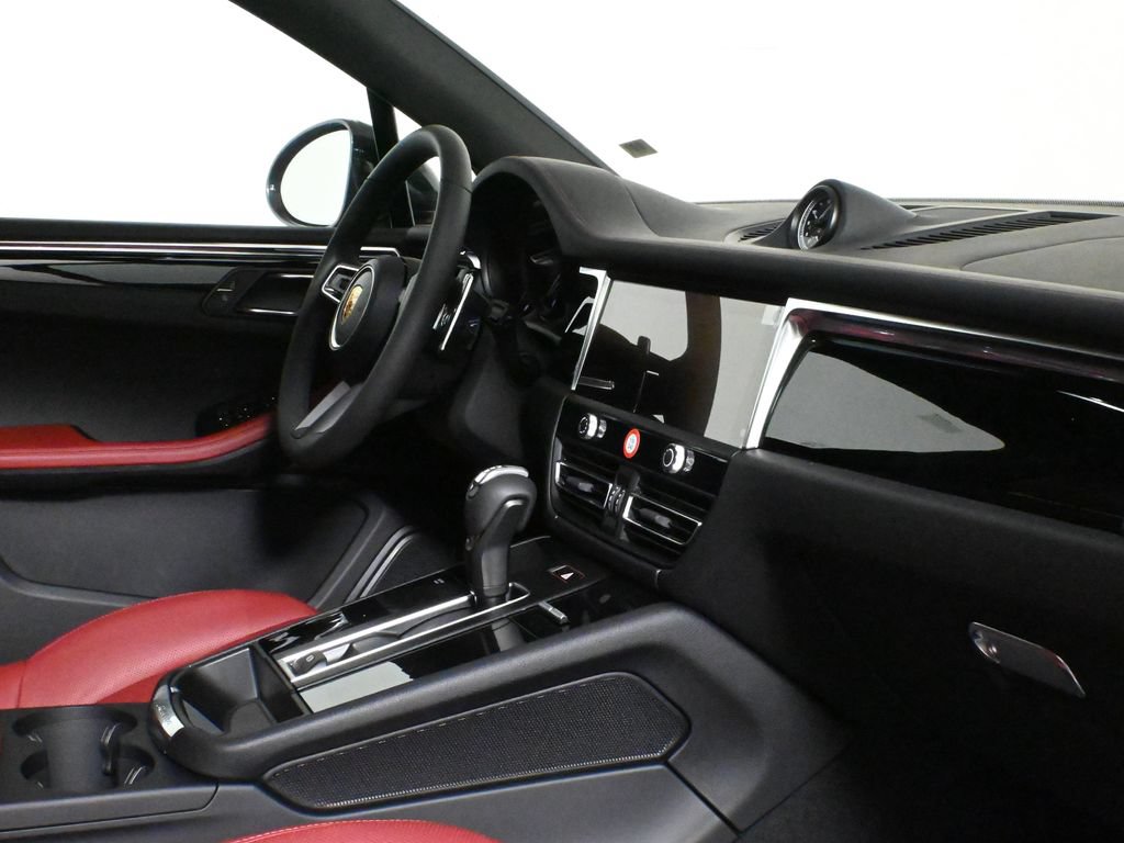 Used 2026 Porsche Macan AWD/4WD image 36