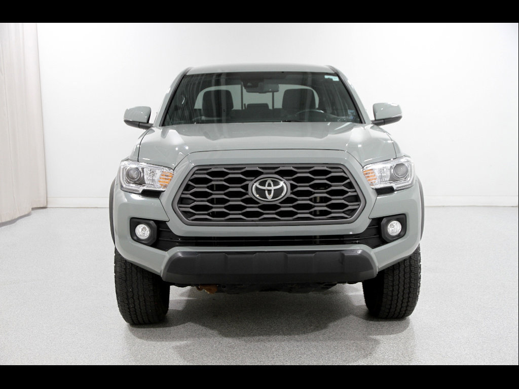 Used 2022 Toyota Tacoma TRD Off-Road w/ Technology Package RWD image 2