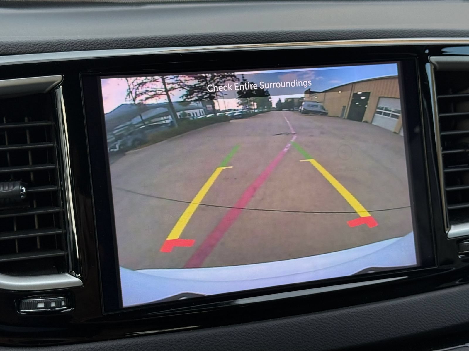 Used 2025 Chrysler Pacifica Select FWD image 25